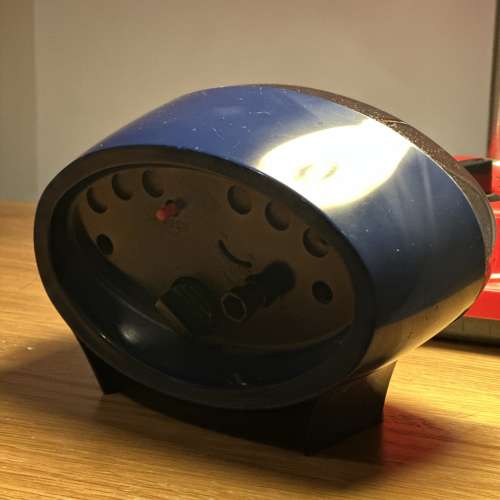 出售昭和 星晨 Citizen座枱鐘一個，外觀85%新，有少少行慢左（大約24小時行慢2分鐘...