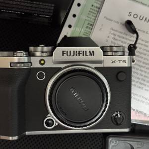 Fujifilm XT-5 行貨full set body only 90%new