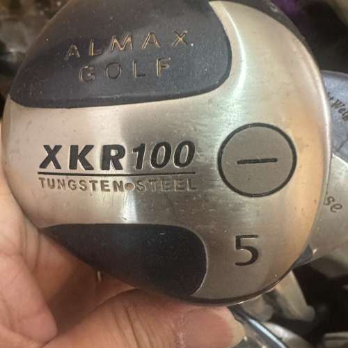 哥爾夫球棒一套，