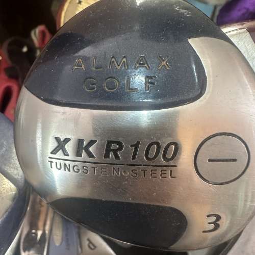 哥爾夫球棒一套，