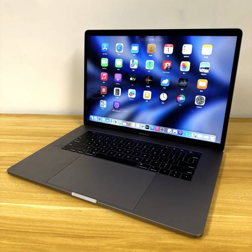 MacBook Pro  帶TouchBar i7六核晶片 16G RAM 512G SSD 15&lsquo;&rsquo;inch吋 2K螢幕mon 201...
