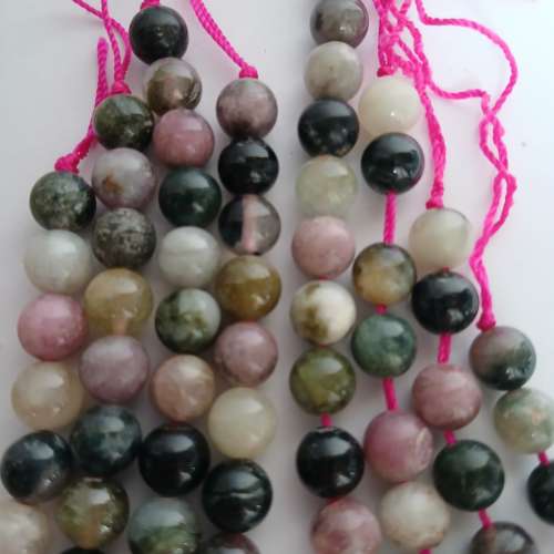 一手四條碧茜寶石珠串8mm16吋，共售500元。單一條180元，no.D20.7.25