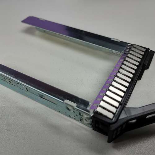 IBM X3650M5  P/N:00E7600 2.5" disk tray