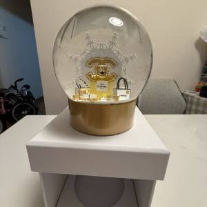 Chanel 水晶球擺設
