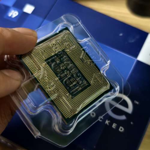 i9 13900k盒裝，在保內，可測