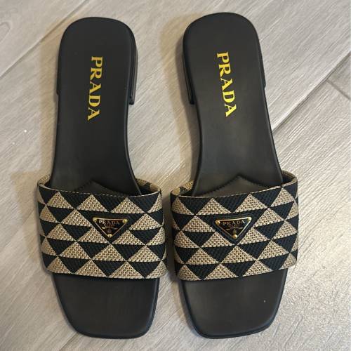 prada拖鞋39.5碼