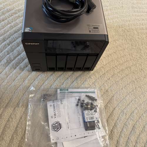 QNAP 569L