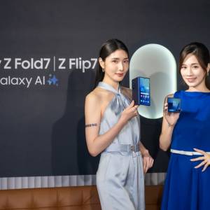 全新 Samsung Z Flip7 5G 12+512G/12+256G 香港三星行貨 *藍黑紅色 *跟單未拆封 Fl...