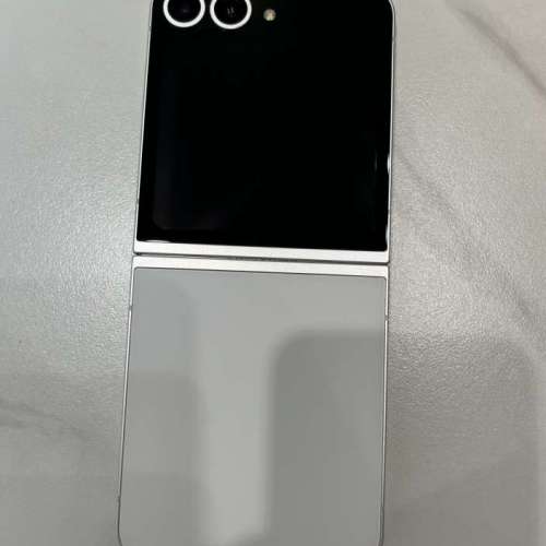 Samsung galaxy Z Flip6 512gb,港行白色鈦金屬，還有保養至25年10月！跟原廠機殼！...
