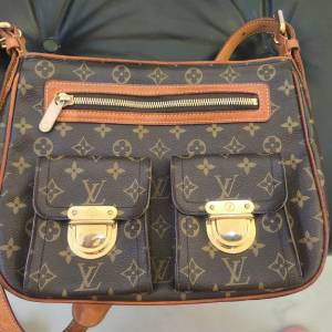 LOUIS VUITTON M40045 肩背包