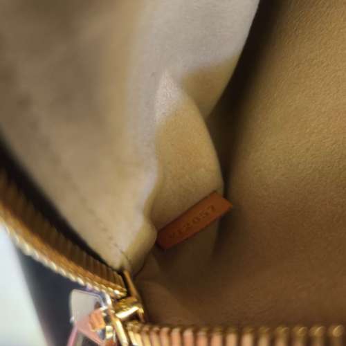 LOUIS VUITTON M40045 肩背包