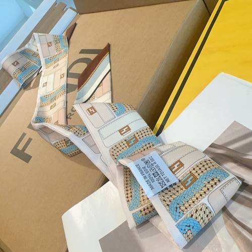 Fendi 字母元素真丝斜纹绸 絲巾 高定品質