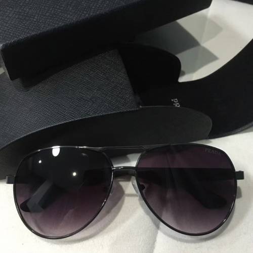 Prada 太陽眼鏡