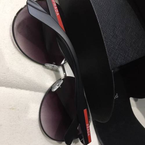 Prada 太陽眼鏡