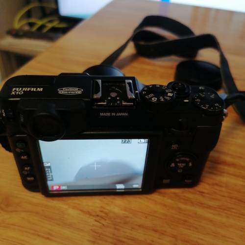 FUJIFILM  X10