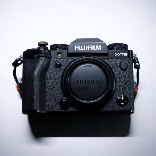 富士 Fujifilm X-T5 ｜ 機身＋兩粒電池 Body with 2 batteries