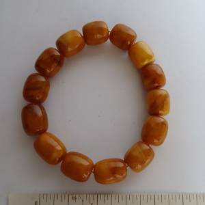 歐洲蜜蠟手串，13x11mm,15 gram,减價出售，原價800 元。 no.D24.7.25