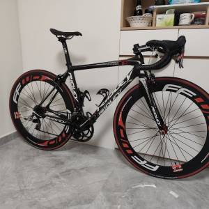Ridley碳纖維公路車| SRAM RED變速套件|FFWD F6R碳纖維輪組 |全内走綫 |九成新