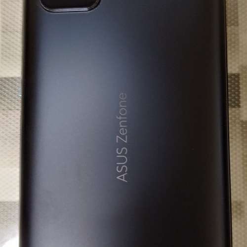 zenfone 8. (8 + 256)