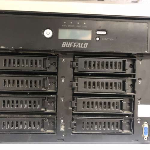 DIY NAS 必備 8 bays
