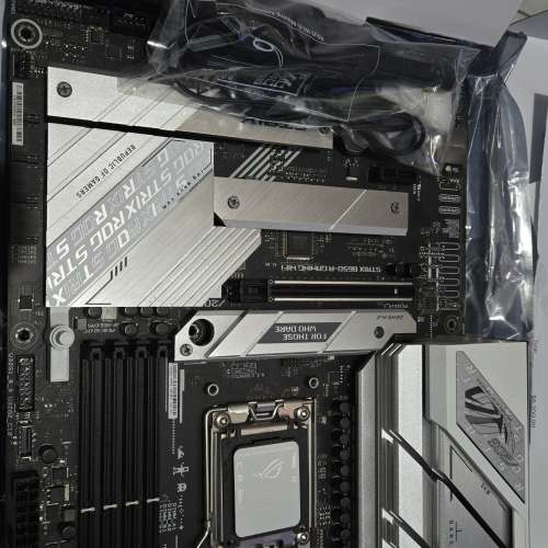 Asus Rog Strix B650-A + Ryzen 5 7600x