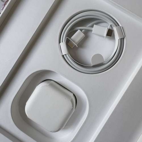 全新Apple usb-c原廠快速充電器一套，適合iPhone 15-16系列,iPad,不議