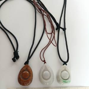 翡翠A玉 富貴鮑魚吊墜包羅萬有约30x21x11mm , 共售880元單一個 350元，no.D27.7.25