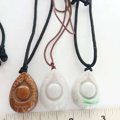 翡翠A玉 富貴鮑魚吊墜包羅萬有约30x21x11mm , 共售880元單一個 350元，no.D27.7.25