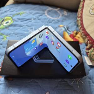 98%New Samsung Z Flip 6 5G 12+256GB 淺藍色 香港行貨 有配件 自用首選