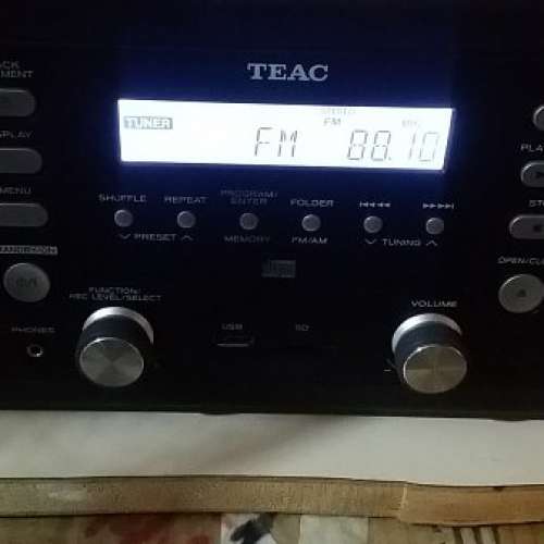 Teac  3合1,唱盤,CD, 收音機 FM,AM, USB,SD, (CD認唔到碟, USB, SD 未試用,)＜可議價...