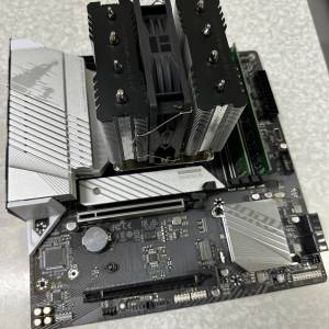 GIGABYTE B760 /  i5-12400
