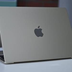 Macbook air M3 13 starlight 16+512gb