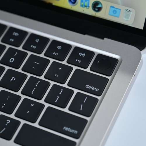 Macbook air M3 13 starlight 16+512gb