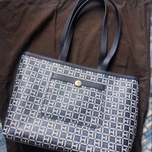 Tommy Hilfiger women shoulder bag blue color  大手挽袋 女裝 藍色42x29cm 全新，...