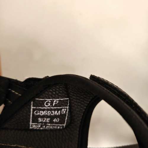 40號 G.P涼鞋．阿亮代言超羽量無重力涼拖鞋．磁吸釦 香港大學站交收