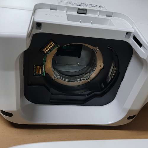 Epson 高階工程投影機 EB-G7500U 接近全新