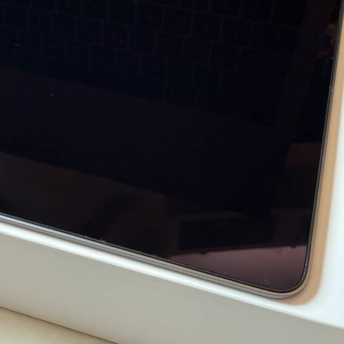 90% new Macbook Air 2020 13-inch i5 8GB; 256GB