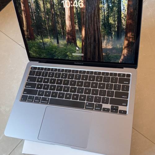 90% new Macbook Air 2020 13-inch i5 8GB; 256GB