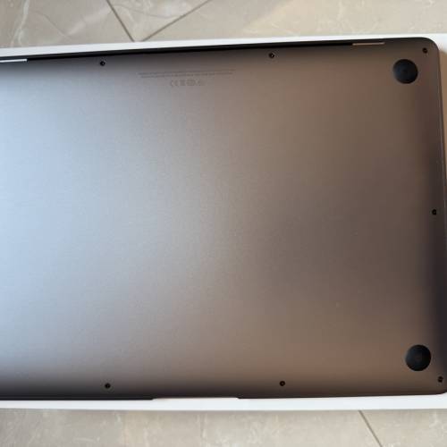 90% new Macbook Air 2020 13-inch i5 8GB; 256GB