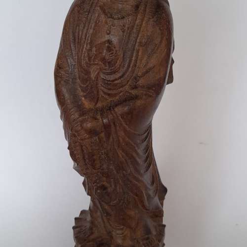 一手三個沉香木雕觀音， 好雕刻工，清貨價 共售1000 元。單一個如照片顯示，歡迎出...