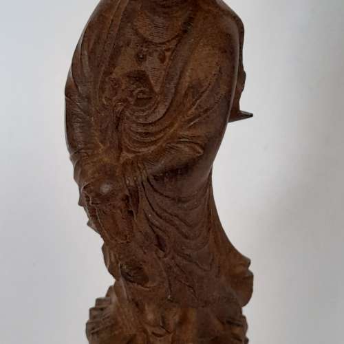 一手三個沉香木雕觀音， 好雕刻工，清貨價 共售1000 元。單一個如照片顯示，歡迎出...