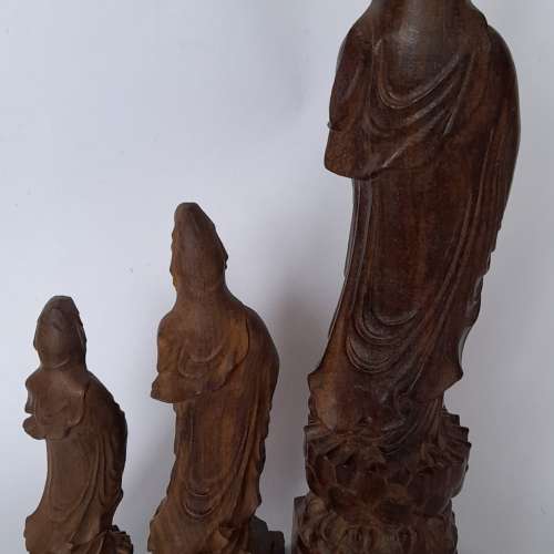 一手三個沉香木雕觀音， 好雕刻工，清貨價 共售1000 元。單一個如照片顯示，歡迎出...