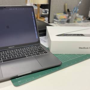 Macbook Pro 2017 / 512GB / 8G Ram (連單、盒、跟機火牛及充電綫)