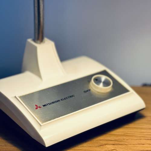 出售 昭和時期 三菱Mitsubishi座枱燈一箋，100%正常，整體88%新，款式經典，使用電...