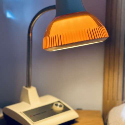 出售 昭和時期 三菱Mitsubishi座枱燈一箋，100%正常，整體88%新，款式經典，使用電...