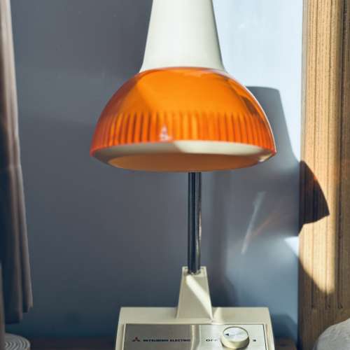 出售 昭和時期 三菱Mitsubishi座枱燈一箋，100%正常，整體88%新，款式經典，使用電...