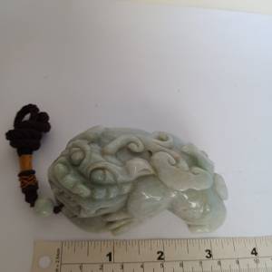 翡翠A玉招財貔貅，辟邪鎮店/宅之寶。 好雕工，長约3.5寸寬2 寸高2寸。 原價800元，....