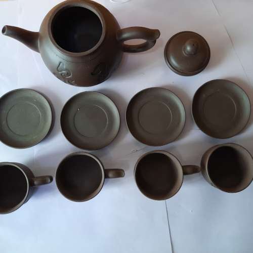 紫沙茶壺 共10.件  (壼底有小花   見圖)