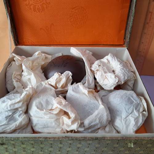 紫沙茶壺 共10.件  (壼底有小花   見圖)