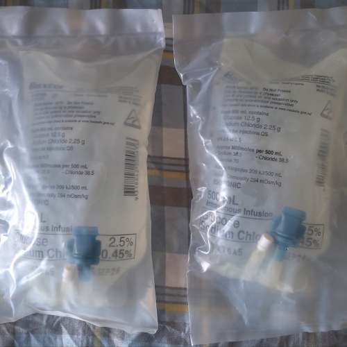 全新貓狗皮下水 Baxter Sodium Chloride 0.45% & Glucose 2.5% Intravenous 500ml
